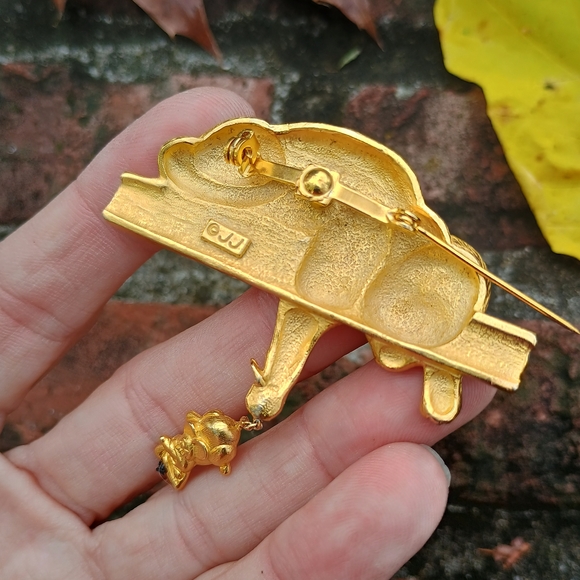 Vintage, 1990s J J Jonette brushed good tone cat and mouse brooch, cat lady gift - Picture 5 of 8